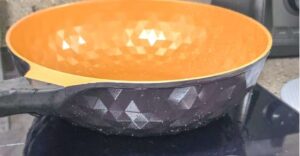 Korea King – Diamond X 鈦金盾晶鑽炒鍋28CM (琥珀金) | 韓國製易潔鑊 (連蓋) 實測